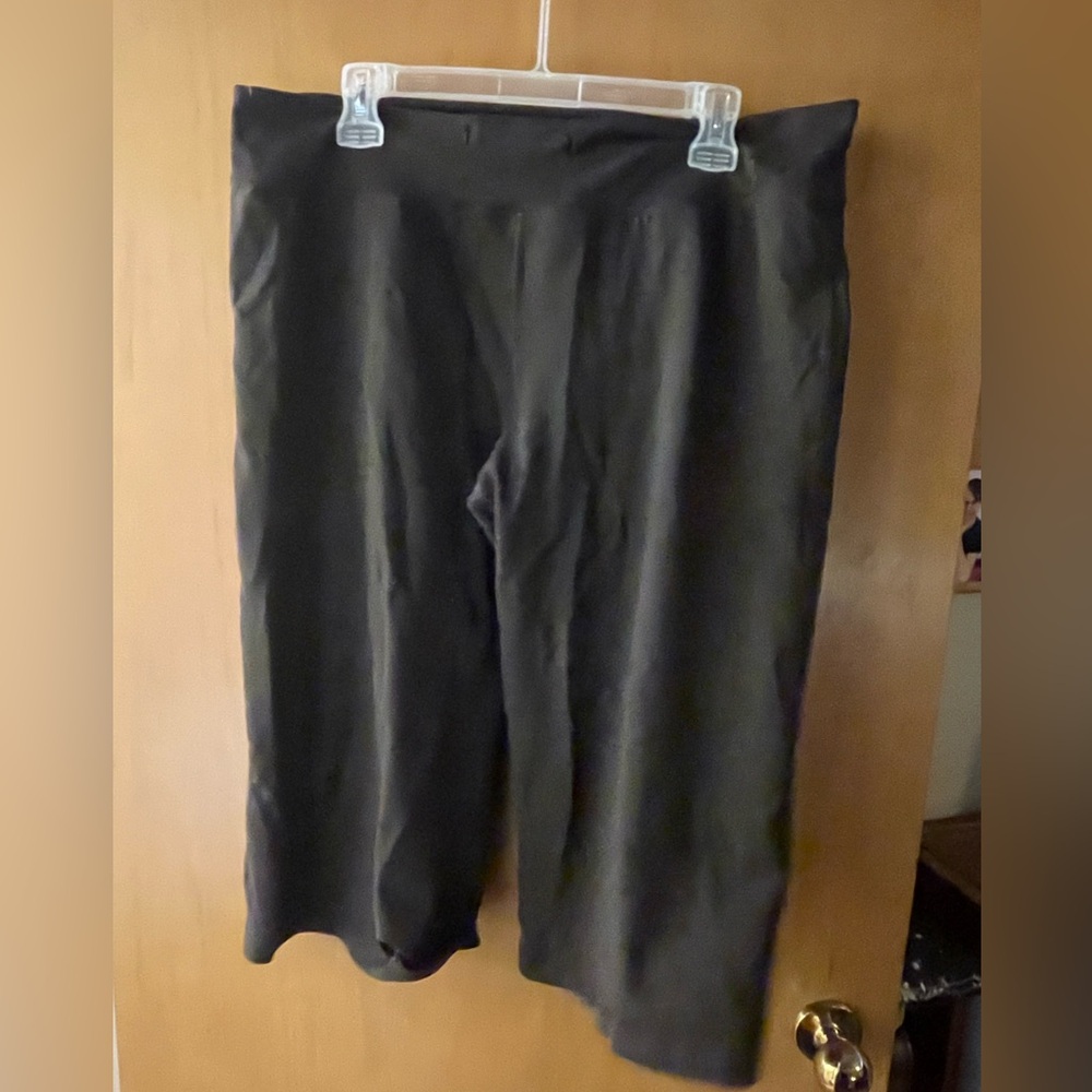 Ladies wide leg capris